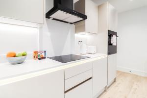 The Desborough Residence - Bright 1BR with Sofa Bed, Modern Lounge & Free Secure Underground Parking