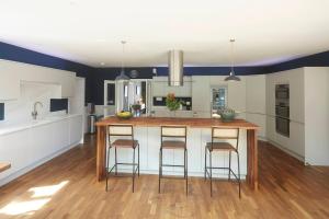 huge house & tennis court - negotiable