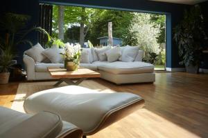 huge house & tennis court - negotiable