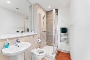 Designer Penthouse in Manchester with Parking