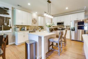 7 Mi to Boyce Park Family Townhome in Verona!