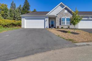 7 Mi to Boyce Park Family Townhome in Verona!