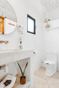 Downtown SURF SHACK- steps from main surf break