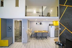 Majestic Central Loft with Two Bedroom by the Synagogue