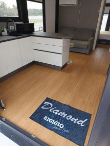 DIAMOND Bigigio House Boat