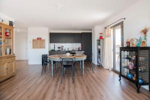 2 bedroom Sun & Terrace with sea view