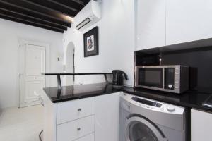 Black&White Apartment, minimum stay 30 nights, by PriorityVillas