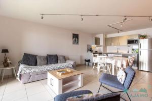 492 - Appartement T4, surplombant la plage de Caroual