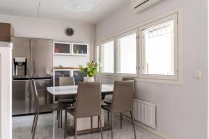 Spacious One-BR Townhouse with Sea Views and Sauna