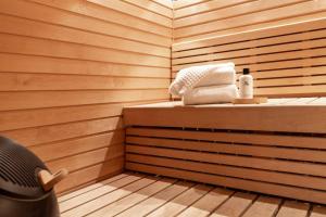 Spacious One-BR Townhouse with Sea Views and Sauna