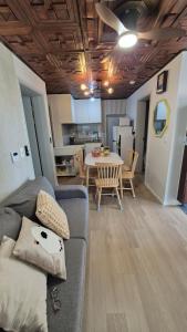 빈스하임 HBC - 4 story independent house R101 R201 R301 & Rooftop common Lounge - Traditional & Modern House! Party and Relax at Namsans Best Sunrise & Night view spot Rooftop