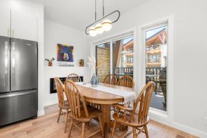 Modern 4BR Mountain Retreat Balcony BBQ near DT