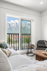 Modern 4BR Mountain Retreat Balcony BBQ near DT