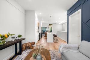 Modern 4BR Mountain Retreat Balcony BBQ near DT