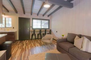 Destination Oak Creek 8 -with shared patio