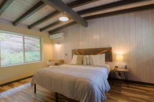 Destination Oak Creek 8 -with shared patio