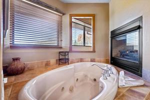 Adobe Village Inn Sundance Suite