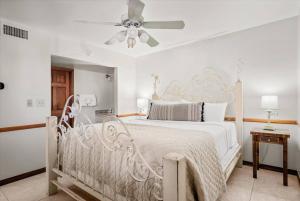 Studio Suite- Country