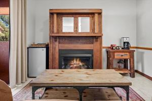 Studio Suite- Country