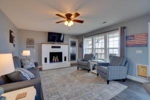 Table Rock Lake Home - Fire Pit & Lake Views!