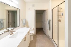 Luxury 2BR Stay Pool, Gym and Chill Areas