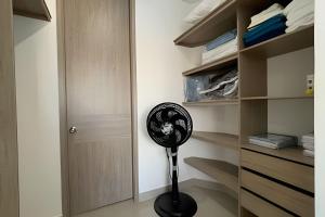 Infinitum Spectacular 23rd floor 1 BR Condo