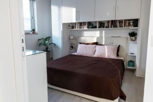 Bright and Modern Apt with an Industrial Touch