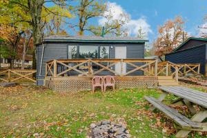 2-Bedroom Cottage #10 - Pitch Pine