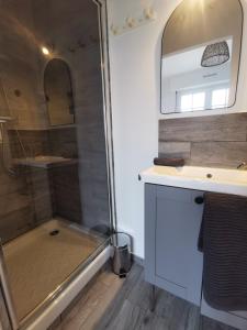 Maison Tahiti Élégance bretonne à 500 m de la plage, jardin