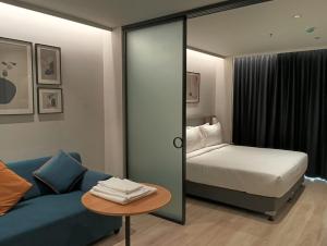 Luxury Studio, 1 Bed, Separate Study Gourmet Kitchen Prime Location