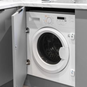 Two Bedroom Apartment - WiFi - Netflix - Balcony - Secure Parking - 2MC