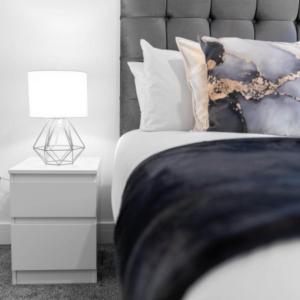 Two Bedroom Apartment - WiFi - Netflix - Balcony - Secure Parking - 2MC