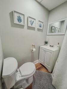 Entire Lovely 3 Bedroom, 2 Bathroom Apartment! 1 Block to the Beach and Boardwalk!