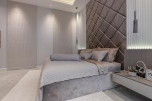 Modern 5BR Pool Villa Pattaya