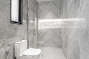 Modern 5BR Pool Villa Pattaya