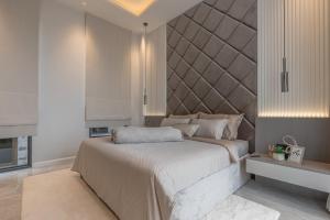 Modern 5BR Pool Villa Pattaya