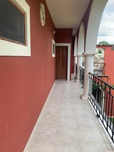 Habitacion chica con piscina