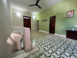 Habitacion chica con piscina