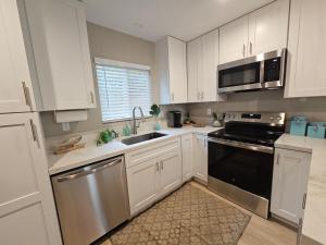 Beautiful new construction 1br with full size appliances centrally located
