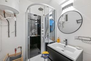 Comfortable and centrally located apartment near the sea T143