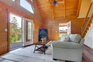 Hike & Unwind, Peaceful Wooded Retreat in Newport