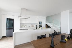 Sunny Ocean View Villa - Calma