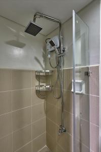 Modern Loft-Style Condo - Perfect for Families or Couples