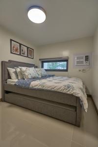 Modern Loft-Style Condo - Perfect for Families or Couples