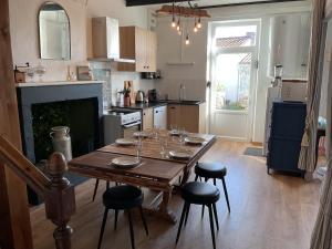 CHARMANTE MAISON 1900 classée 3 étoiles avec terrasse vue sur les toits