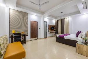 Hotel Aura Grand sector 63A Noida I Couple Friendly