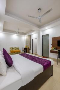 Hotel Aura Grand sector 63A Noida I Couple Friendly