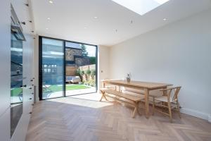 Modern 3BD Home with Garden West London