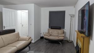 Modern Four Bedroom House near Attractions, Stadium, Town Centre, Parks and Lake - Sky n Netflix - Convenient Transport