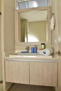 Modern apt near the beach with Jacuzzi, Cartagena